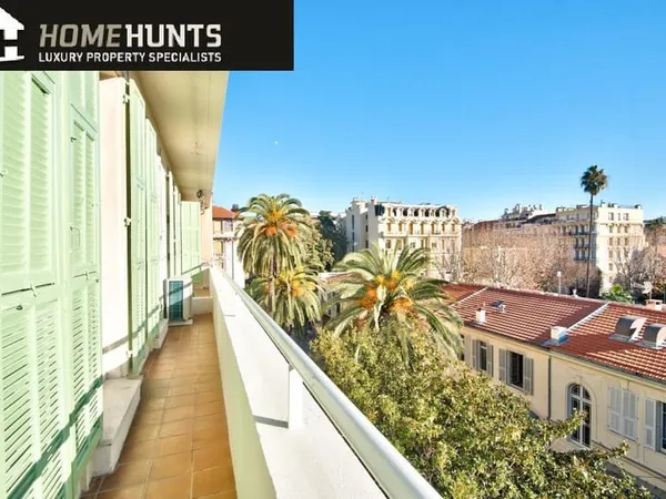 Bel appartement bourgeois rénové au cÅur de carré dâor à Nice 