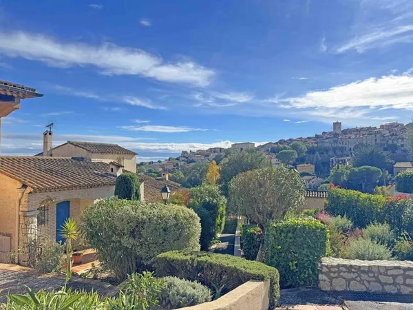Dernier étage - Proche centre ville de Vence - Appartement 2 pièces de 40 m2 