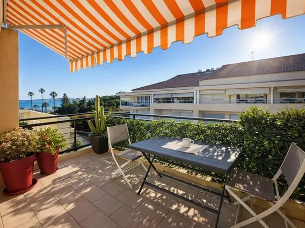 Beaulieu-Sur-Mer - Dernier étage avec terrasse, garage et cave