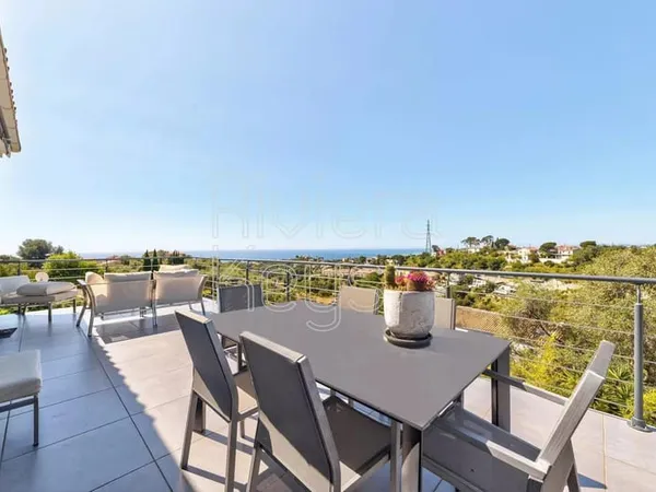 Nice Saint-Pierre-de-Féric : Villa de 2 appartements et studio indépendant, belle vue mer 