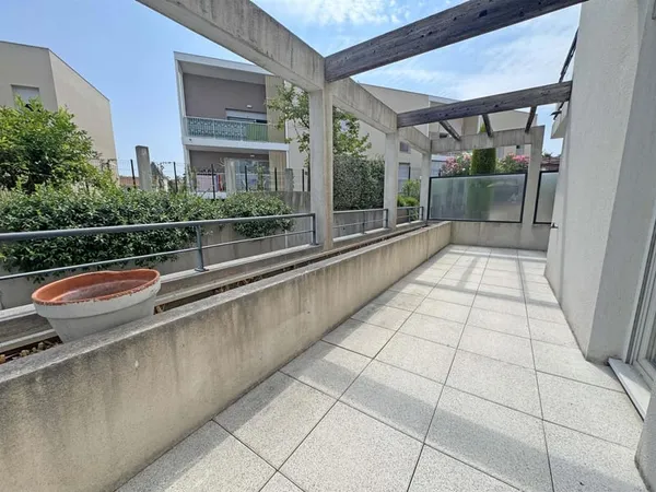 Vence - Appartement 2 pièces situé au centre et au calme - Cave et parking sous-sol 