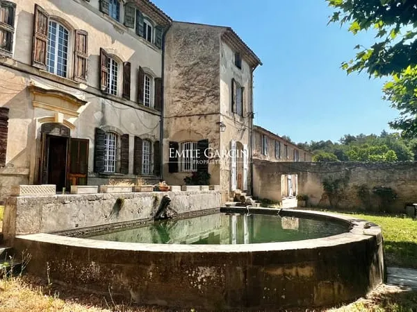 A vendre - Domaine viticole et agricole d'exception à rénover - Sud Luberon 