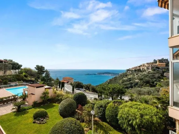 Appartement 2 pièces avec vue mer, piscine et garage 