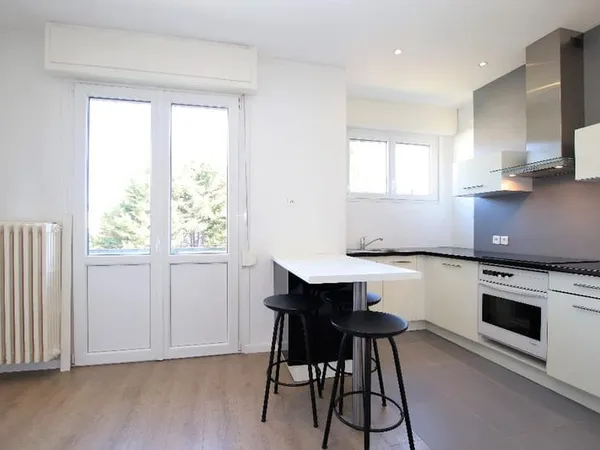 Appartement 4 pièces 77 m² 2 chambres balcon grenier caves parking à vendre à Metz Sablon 