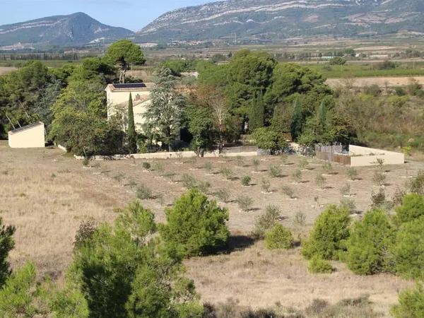 Ancienne métairie sur une parcelle de 15706 M2, dans la campagne, à proximité d'un village tous 