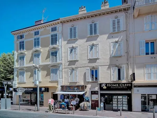 Cannes Banane - 3 Pieces Vendu Occupé 