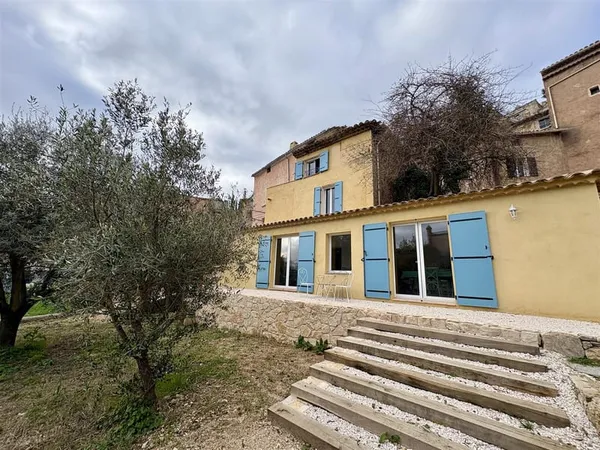 Bien unique en plein centre du village avec un jardin de 800 m² ! 