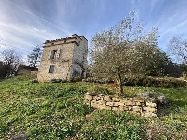 Proche Caylus, Pigeonnier entièrement restauré 