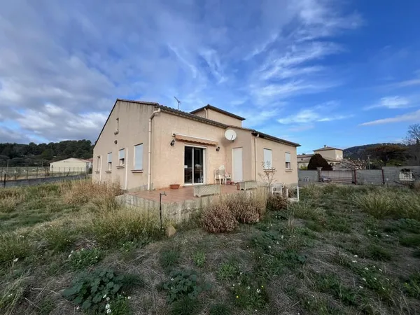 Villa T5 sur terrain clos de 1200m2 