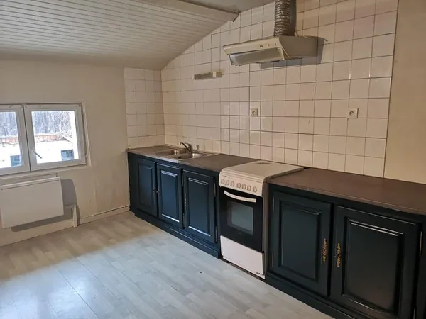 A vendre : Appartement de 3 chambres dans le centre de Marcic avec salon de 30 m² - Dpe D 