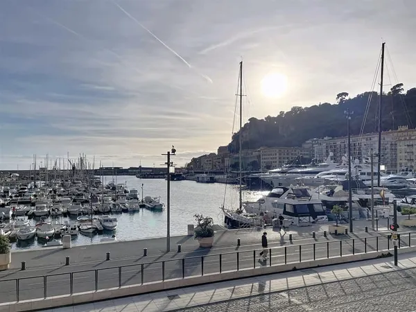 Studio avec mezzanine au Port 