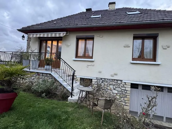 Pont l'Evêque, maison 3 chambres sur sous-sol avec jardin 