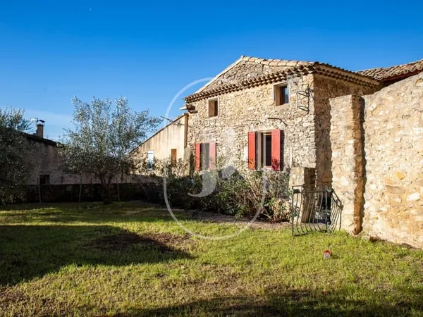 Ensemble de trois maisons de caractère sur le Mont Ventoux à vendre 