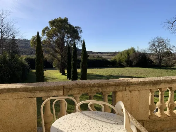 Appartement de 215 m2 dans un château avec parc. 