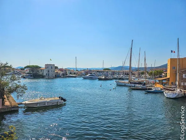 Golfe de St Tropez, Triple Maison vue exceptionnelle , très grand amarrage 15 mètres Port Grimaud 