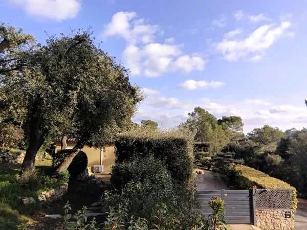 Le Thoronet Villa récente de plain pied avec appartement indépendant.