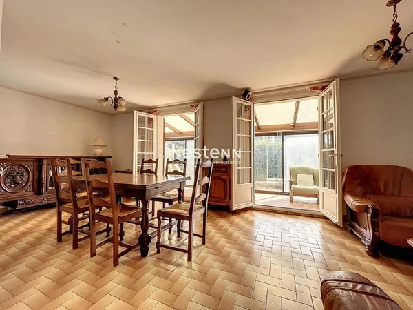 Maison familiale de 93 m² avec 3 chambres sur terrain de 1800 m² 