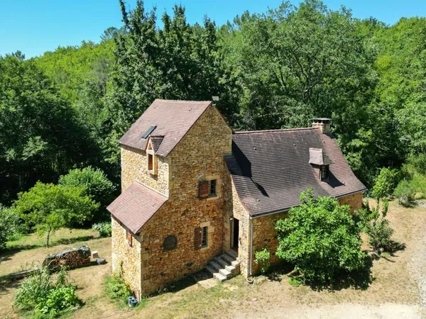 Entre Sarlat et Gourdon, Situation isolée et calme assuré pour cette Maison en pierre sur 2ha43 