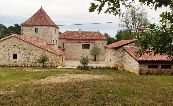 Tres belle propriété en pierre emplacement exceptionnel 