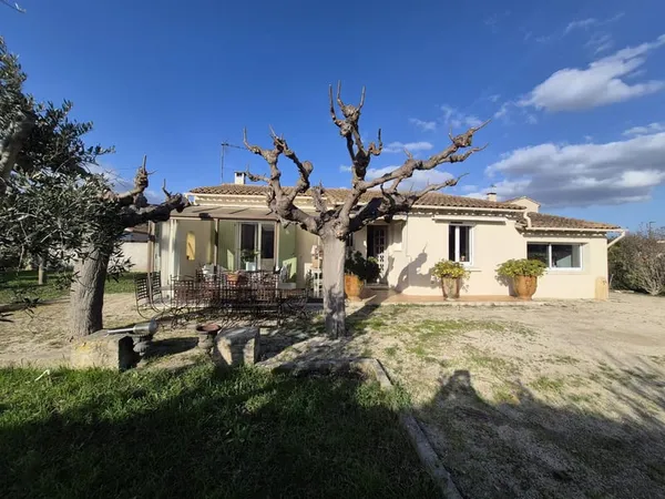 Graveson (13690) - Maison De Plain-Pied 4 Chambres Avec Beau Jardin 
