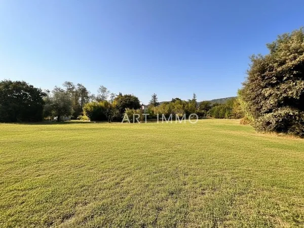 Terrain Constructible À Vendre A Maubec 