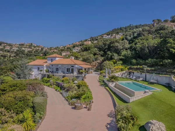 Maison vue mer au calme Les Issambres