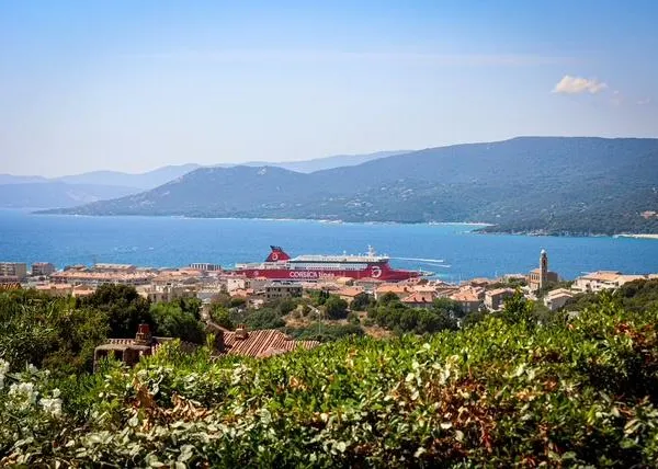 Maison T5 avec vue mer, jardin et piscine à Propriano 
