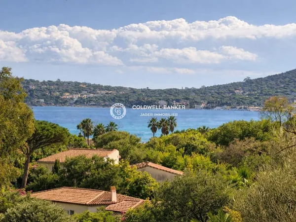 Villa au coeur d'un domaine sécurisé à côte de Port-Grimaud e 