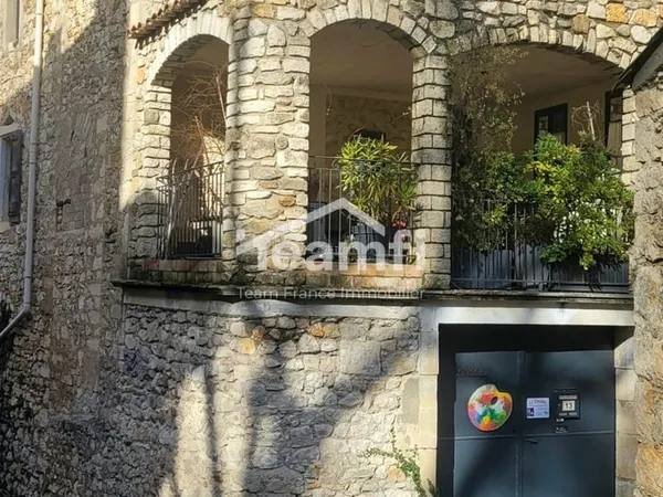 Maison en pierre 126m2 coeur de village 