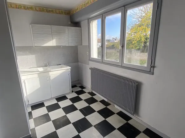 Ref 45483 Franck Baudouin vous propose, Thouars Centre appartement T3 dans résidence 