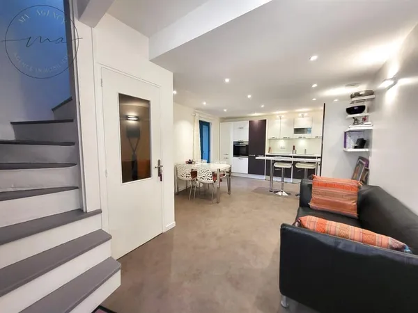 Caux, centre village, très belle maison de village de 70 m2, 4 pièces, 2 chambres, en parfait 
