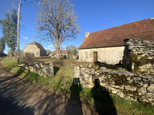 A vendre charmant hameau au calme secteur Gramat 