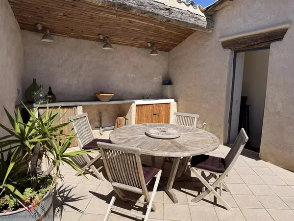 Belle maison de village avec terrasse spacieuse dans le Minervois 