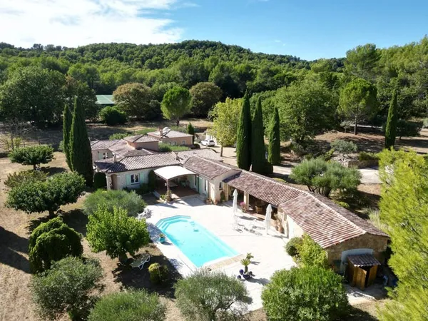 Propriété équestre de prestige sur 19 500 m² dans le haut Va 