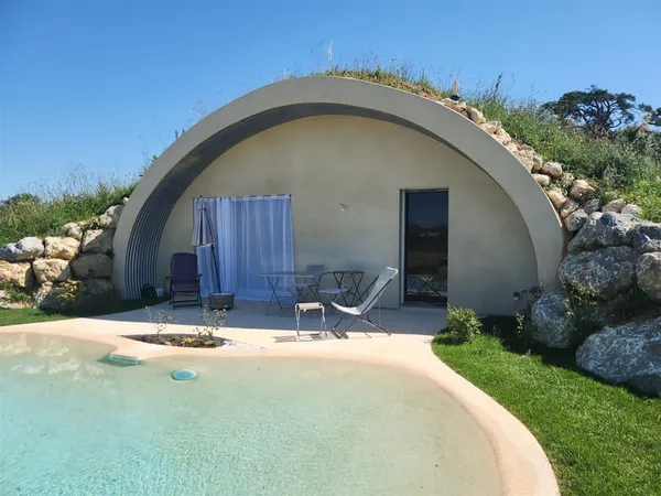 Maison bioclimatique plein-pied avec piscine lagon - Terrain 2 810 m² exploitable - Cu positif 