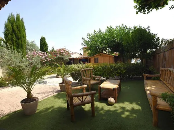 Cabannes - Partie de mas rénovée, 6 pièces terrasse, buanderie, cellier, cave 