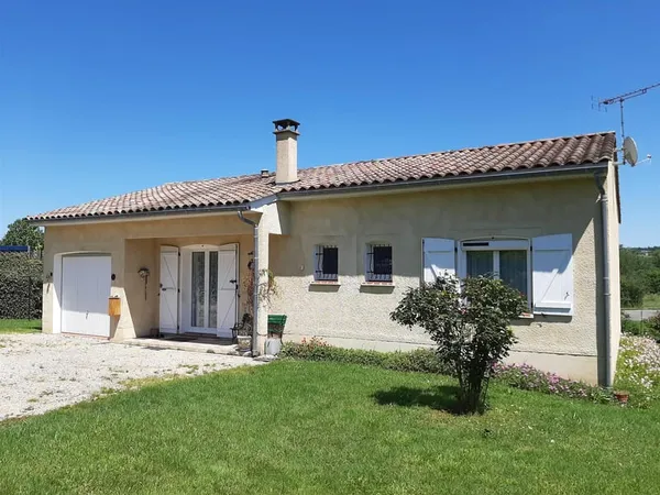 Maison de plain-pied et jardin clos