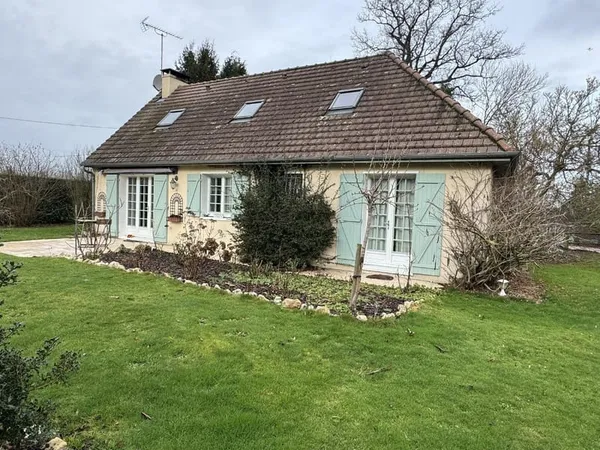 Campagne de Pont l'Evêque, maison 4 chambres sur sous-sol complet, terrain de 1475m2. 