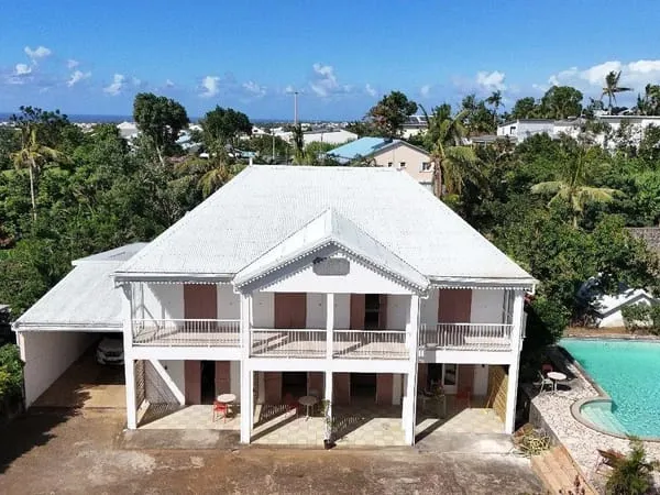 ? Maison d'Exception de 297 m² sur 1 906 m² de Terrain ? 