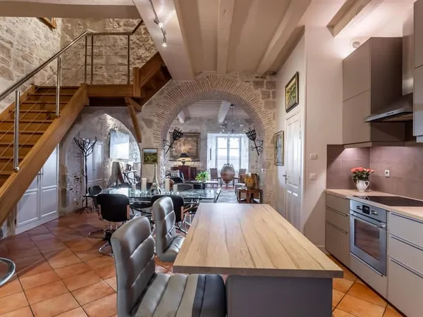 Maison de village avec balcon et vue 