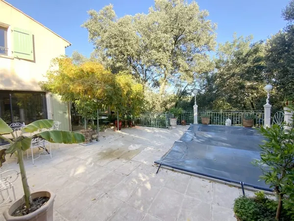 Villa de 175 m2 entourée de nature sur un terrain de 4900 m2. 