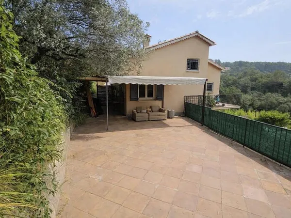 Maison De 181 m² 