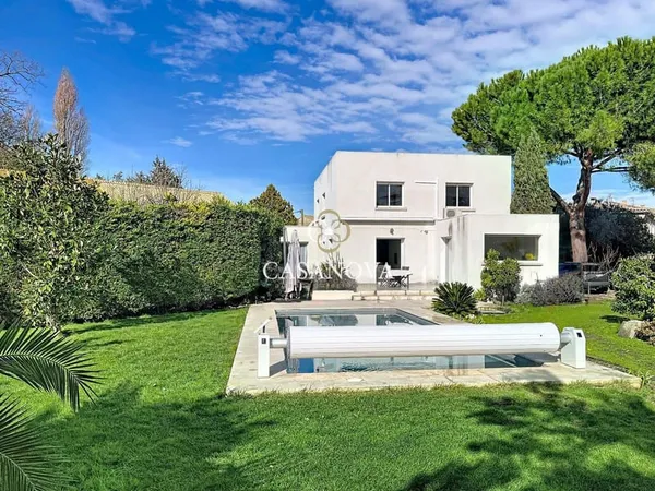 Villa contemporaine rénovée 180 m² Parcelle paysagée 1 400 m² Piscine 9x4 À 5 min de Pézenas 
