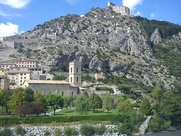 Appartement de charme 110 m² - Pierres & poutres - Entrevaux 