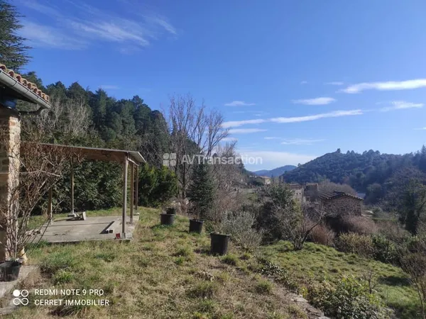 Grande maison jardin source 