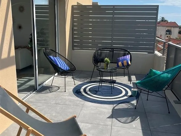 Nîmes,Appartement récent type 4 et parking sous sol 