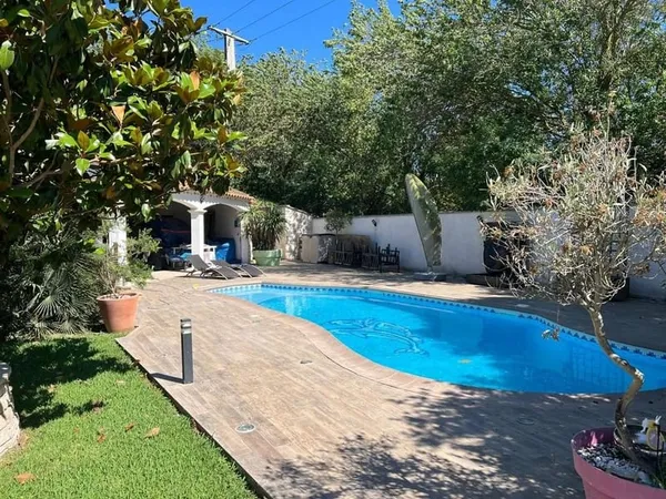 Villa 170 m² aux prestations intérieures récentes, piscine