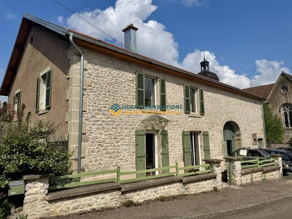 Ferme rénovée alliant authenticité et confort moderne 