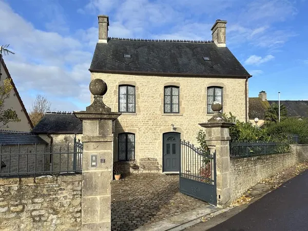 Maison en pierre rénovée à vendre en Normandie - proche plage & secteur D-Day 