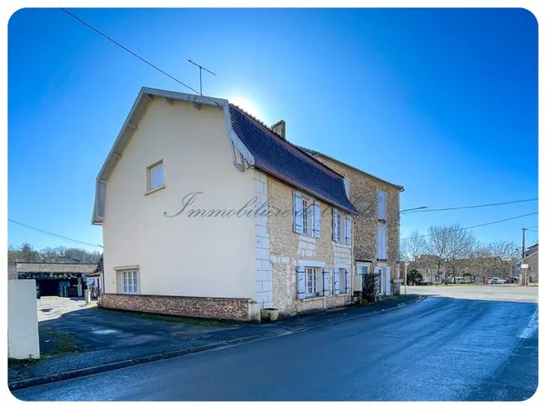 Maison De Bourg Avec Grand Potentiel